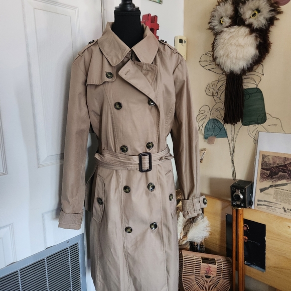 London Fog like new Trench Coat - Picture 7 of 7
